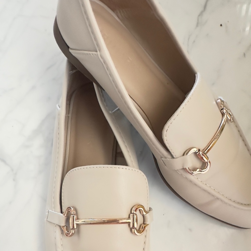 Elegant Cream Loafers with Gold Accent